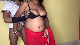 Kamvali Bay, The Indian Curvy Girl