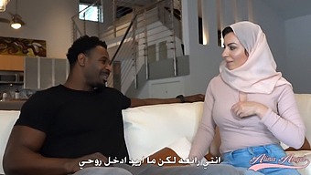 Milf-Ul Verificat Alina Angel În Hijab Primește O Pulă Neagră Mare De La Jax Slayer Într-Un Videoclip Exclusiv