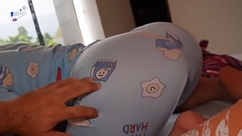Împărțirea Unui Pat Cu Iubitul Tatălui Meu Vitreg