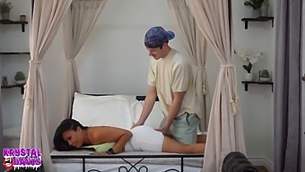 Fiul Vitreg Mă Mângâie În Pat După Sex
