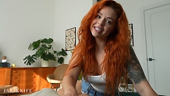 Sinatra Monroe'S Rode Haar Brandt In High-Definition Pornovideo.
